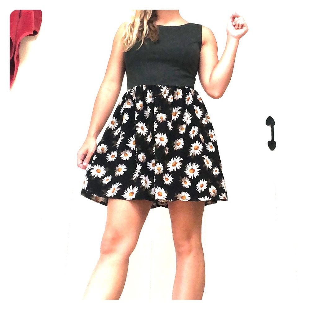 Cute Floral Daisy Dress. (XS)
